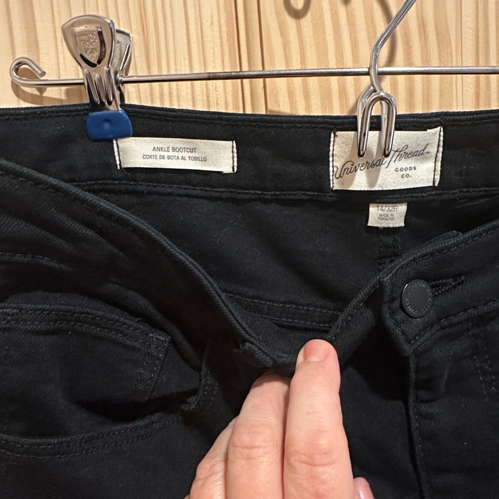 Universal Thread Jeans - image 3